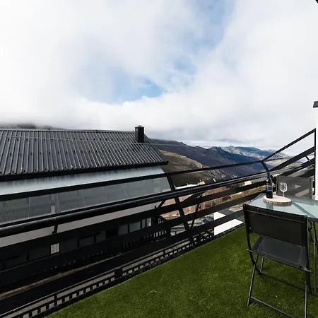 Cozy Apartment, Free Parking, Terrace & Views 公寓