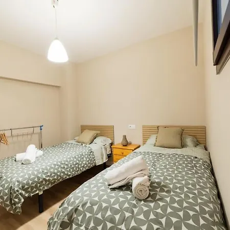 Cozy Apartment, Free Parking, Terrace & Views 莫纳奇尔