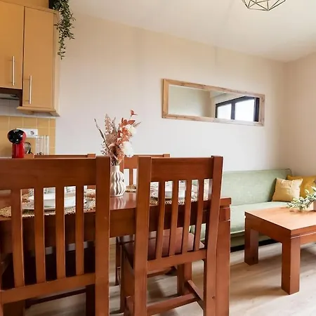 Cozy Apartment, Free Parking, Terrace & Views 公寓