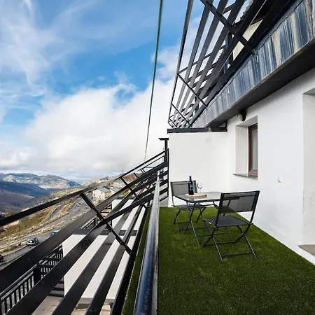 公寓 Cozy Apartment, Free Parking, Terrace & Views *