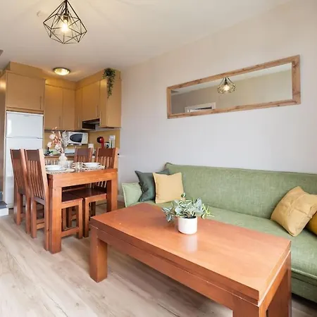 Cozy Apartment, Free Parking, Terrace & Views 公寓 莫纳奇尔