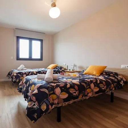 Cozy Apartment, Free Parking, Terrace & Views * 莫纳奇尔
