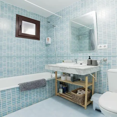 Cozy Apartment, Free Parking, Terrace & Views 莫纳奇尔