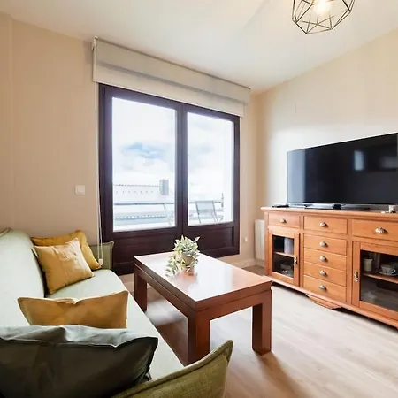 Cozy Apartment, Free Parking, Terrace & Views *