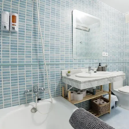 Apartment Cozy Apartment, Free Parking, Terrace & Views *